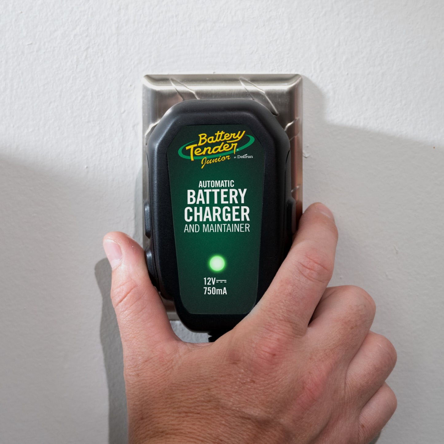 JUNIOR 0.75 AMP 12V CHARGER