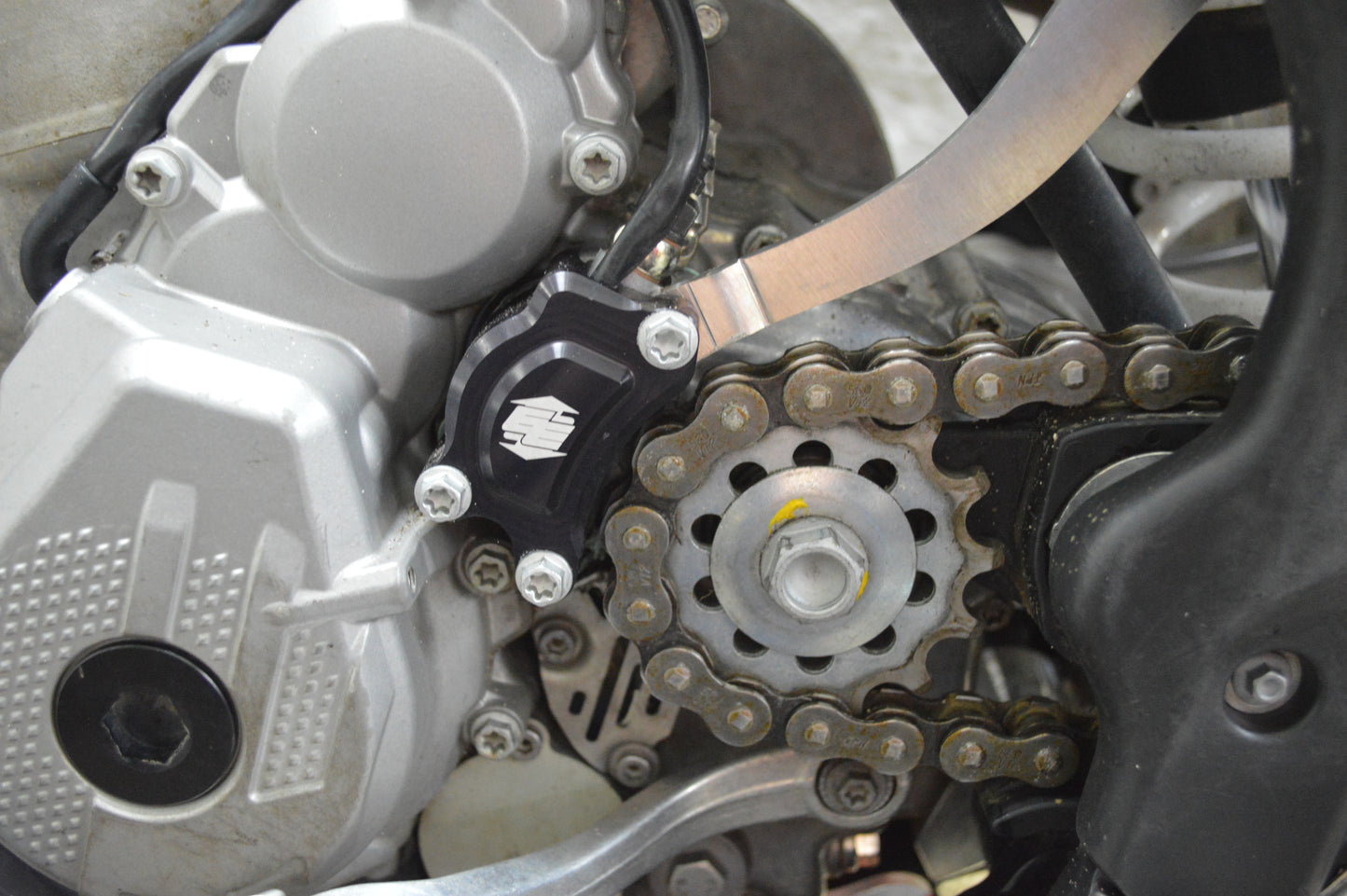 Clutch Cylinder Guard Gas/Hus/Ktm