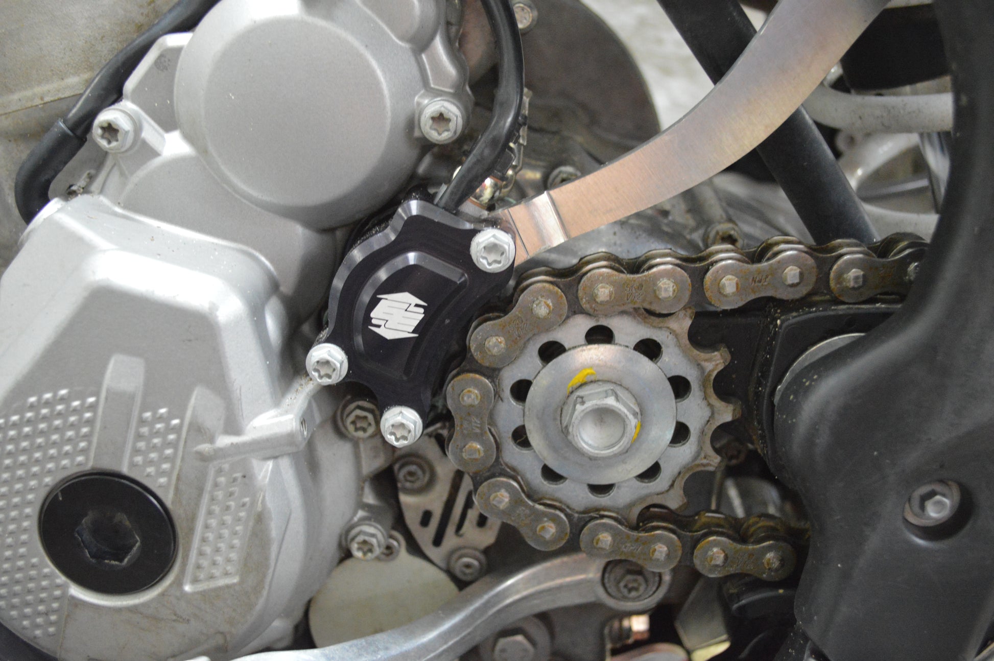 Clutch Cylinder Guard Gas/Hus/Ktm