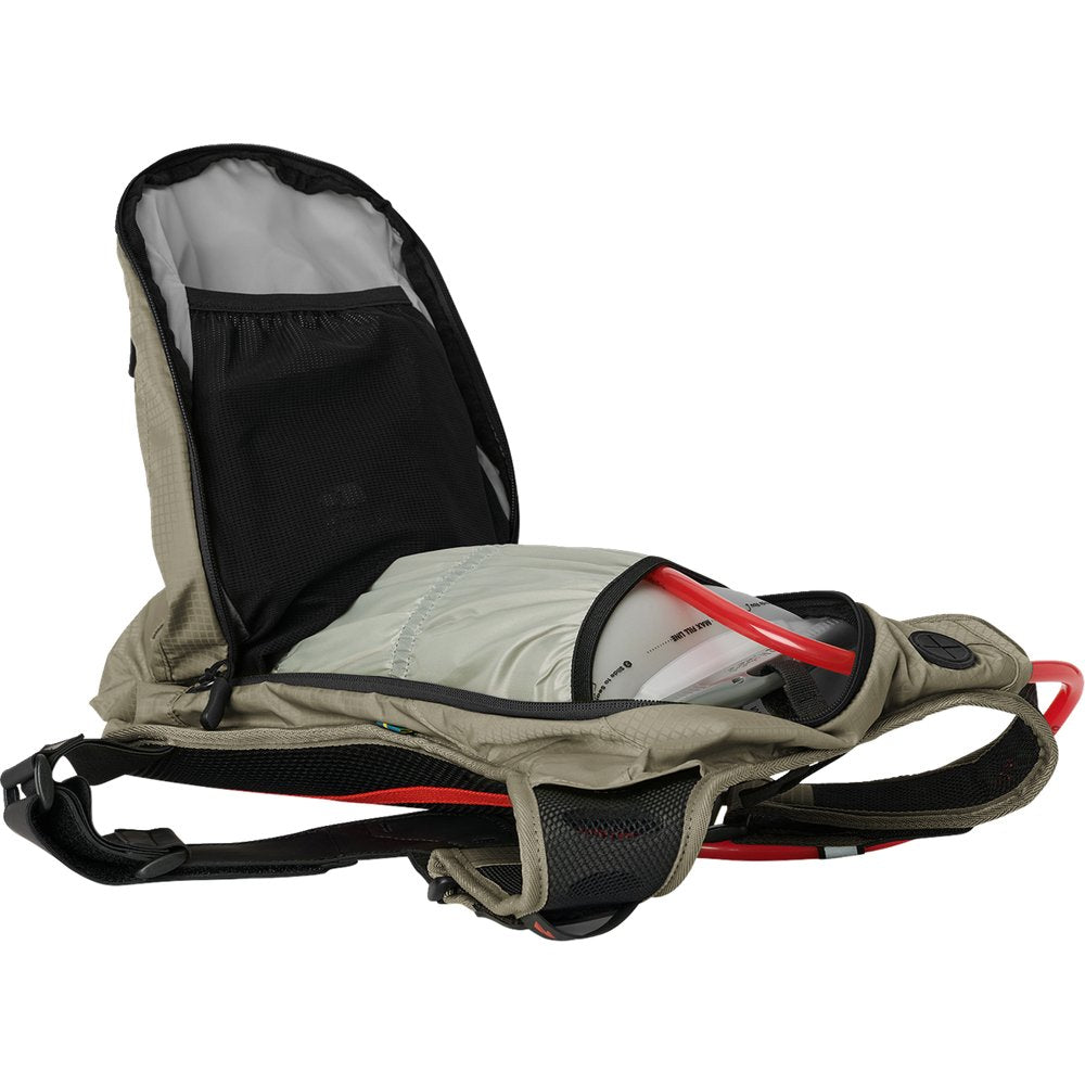USWE Outlander Hydration Pack - 9L - Sand 5209077021