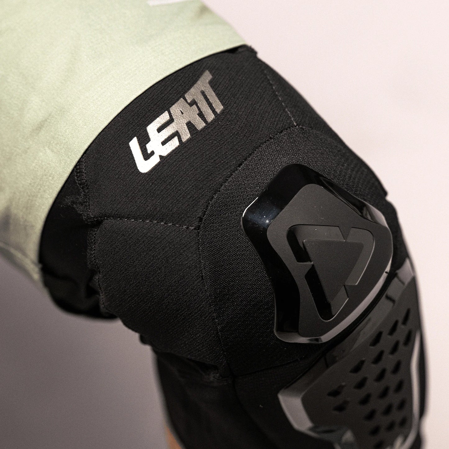 Leatt Knee Guard 6.0 Evo Ext X-Large Black