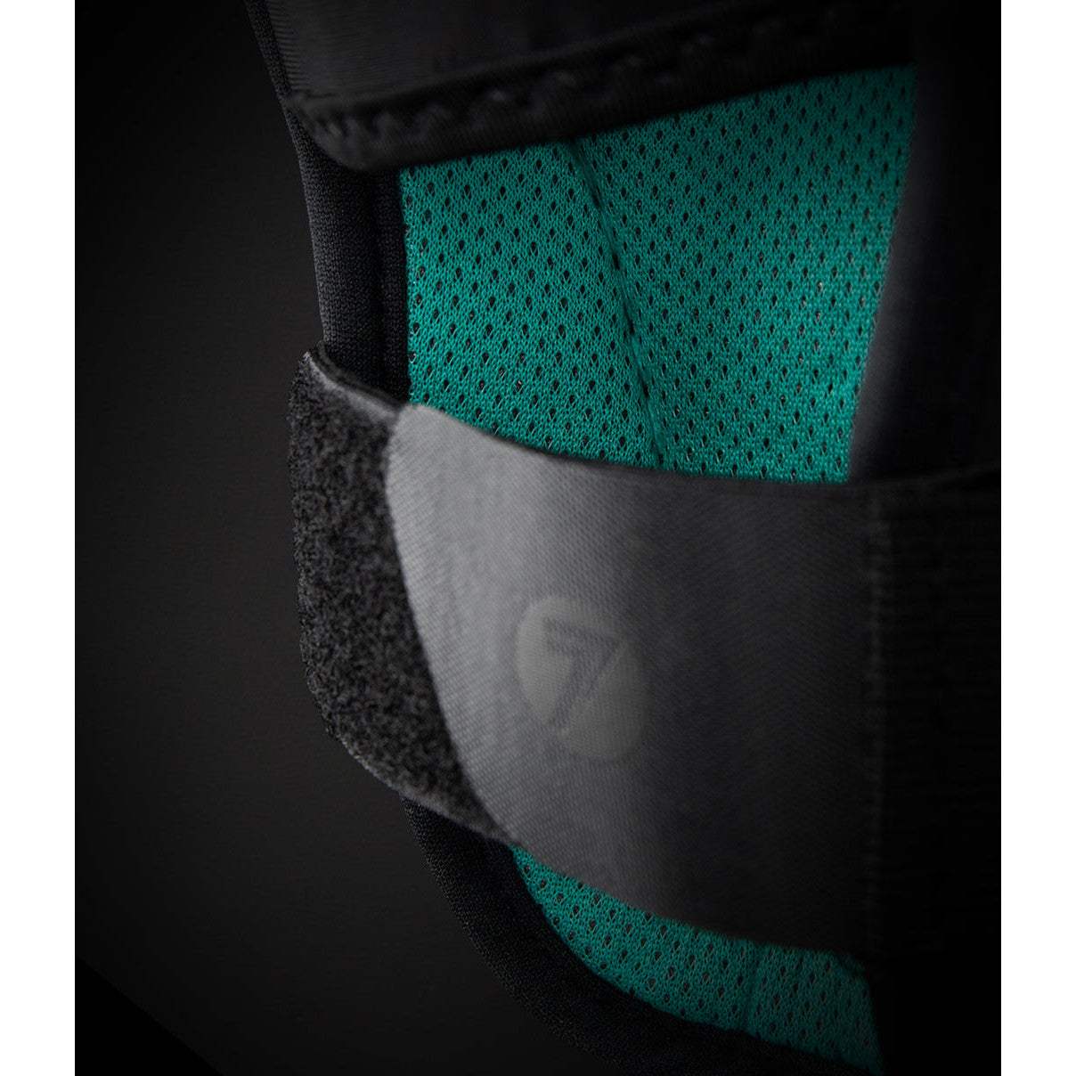 Seven Unite Elbow Guard Black - S/M